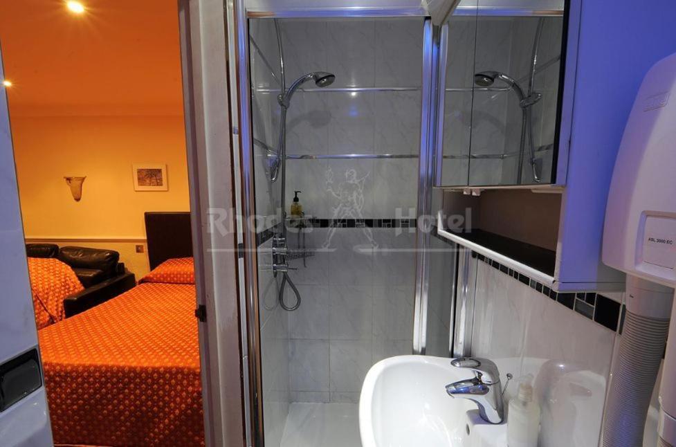 Rhodes Hotel Лондон Екстер'єр фото