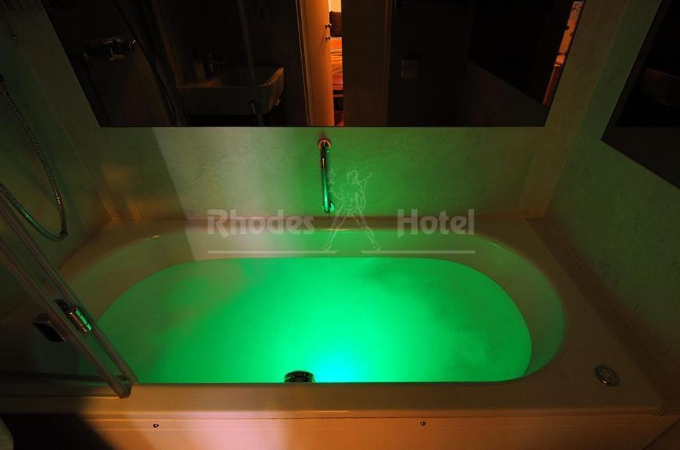 Rhodes Hotel Лондон Екстер'єр фото