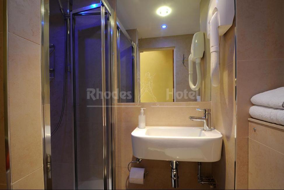 Rhodes Hotel Лондон Екстер'єр фото