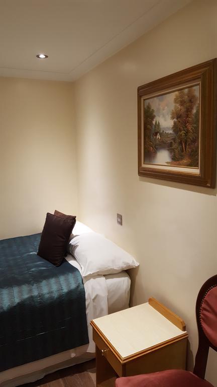 Rhodes Hotel Лондон Екстер'єр фото